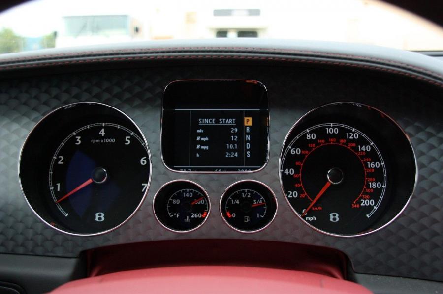 Панель приборов Bentley Continental GT Speed 2007 года  (фото 24 из 86)